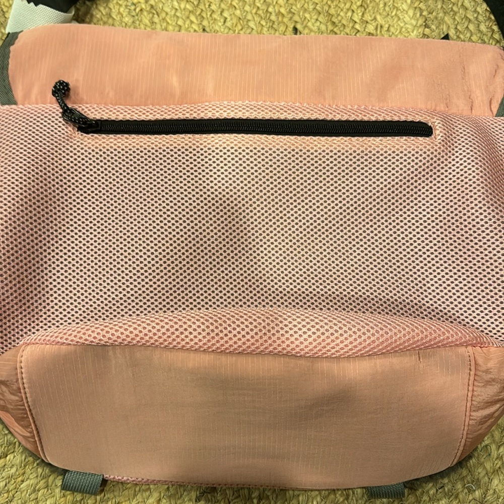FREE PEOPLE MOVEMENT NWTS PINK & BLACK BACKPACK STYLED W. GRAY FURRY PATCHES - Picture 6 of 7